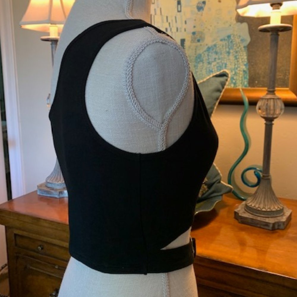Zaful - Black knit crop top Size Medium with buckle and chain - Picture 6 of 10